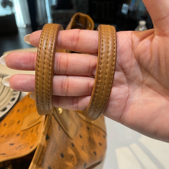 MCM Liz large reversible tote with clutch and extra strap. Great condition - Picture 14 of 15